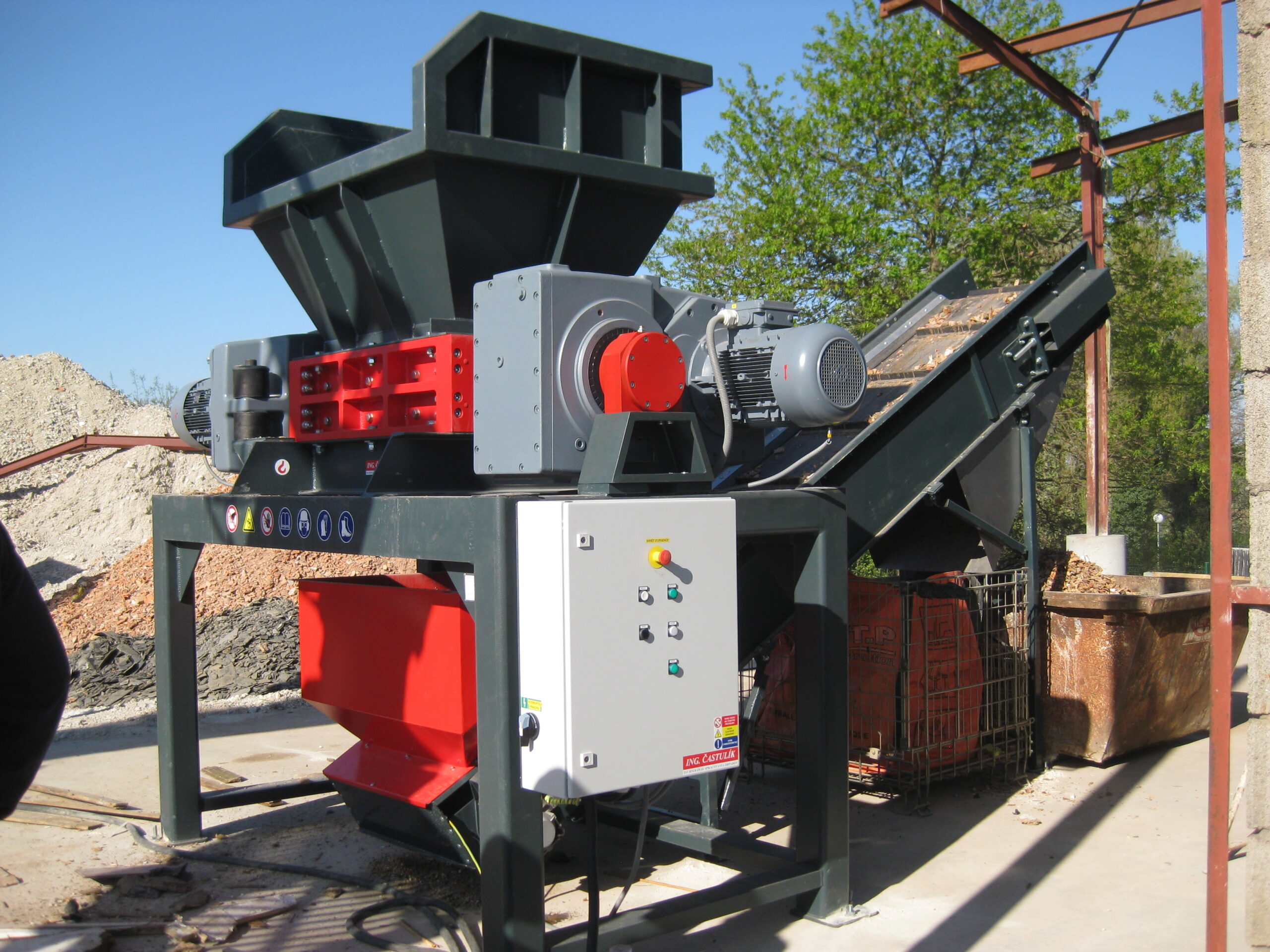 DR240-X-11326 Twin-shaft shredder DR240 as a metal swarf shredder