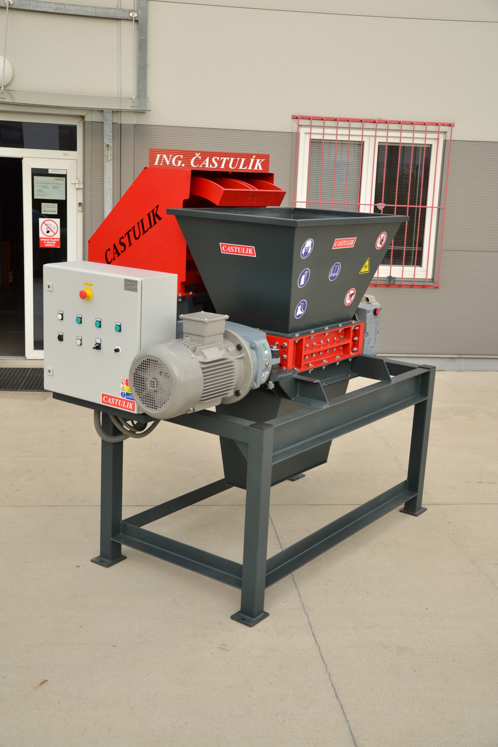 044-Drvice-blistrovych-obalov-scaled Twin-shaft shredder DR160 as a metal swarf shredder